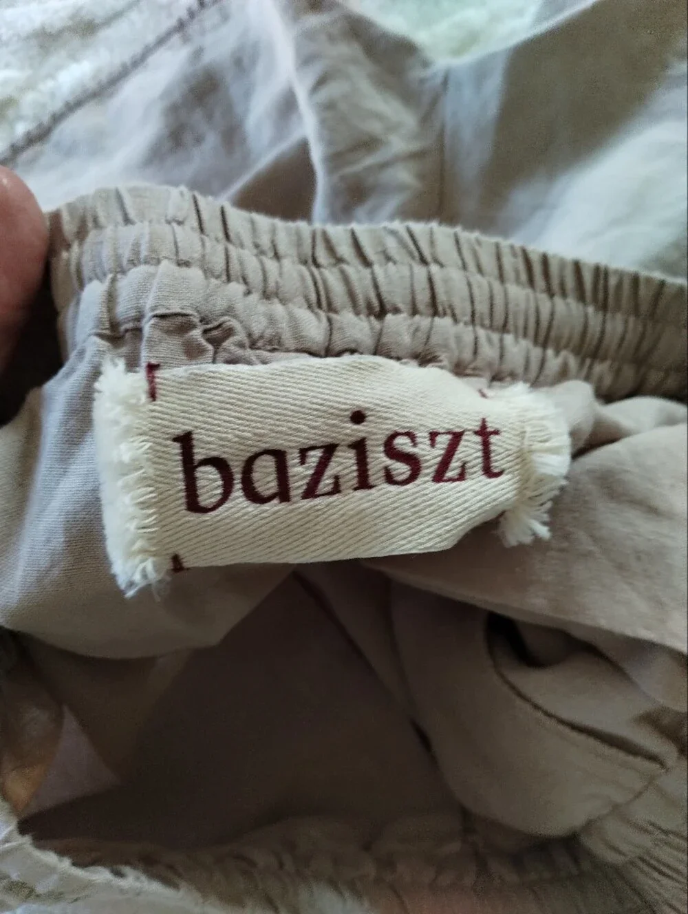 baziszt light beige